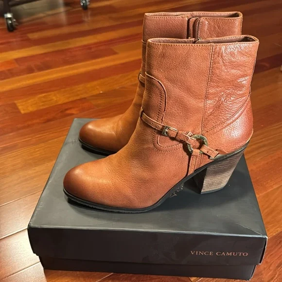 NWT VINCE CAMUTO GREGGER BOOTIE - Picture 3 of 8